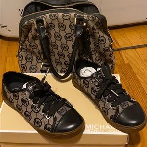 Michael kors sneckers size 5